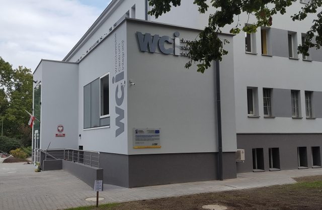 Zdjęcie przestawiające wyremontowany budynek