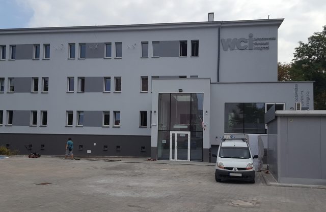 Zdjęcie przestawiające wyremontowany budynek